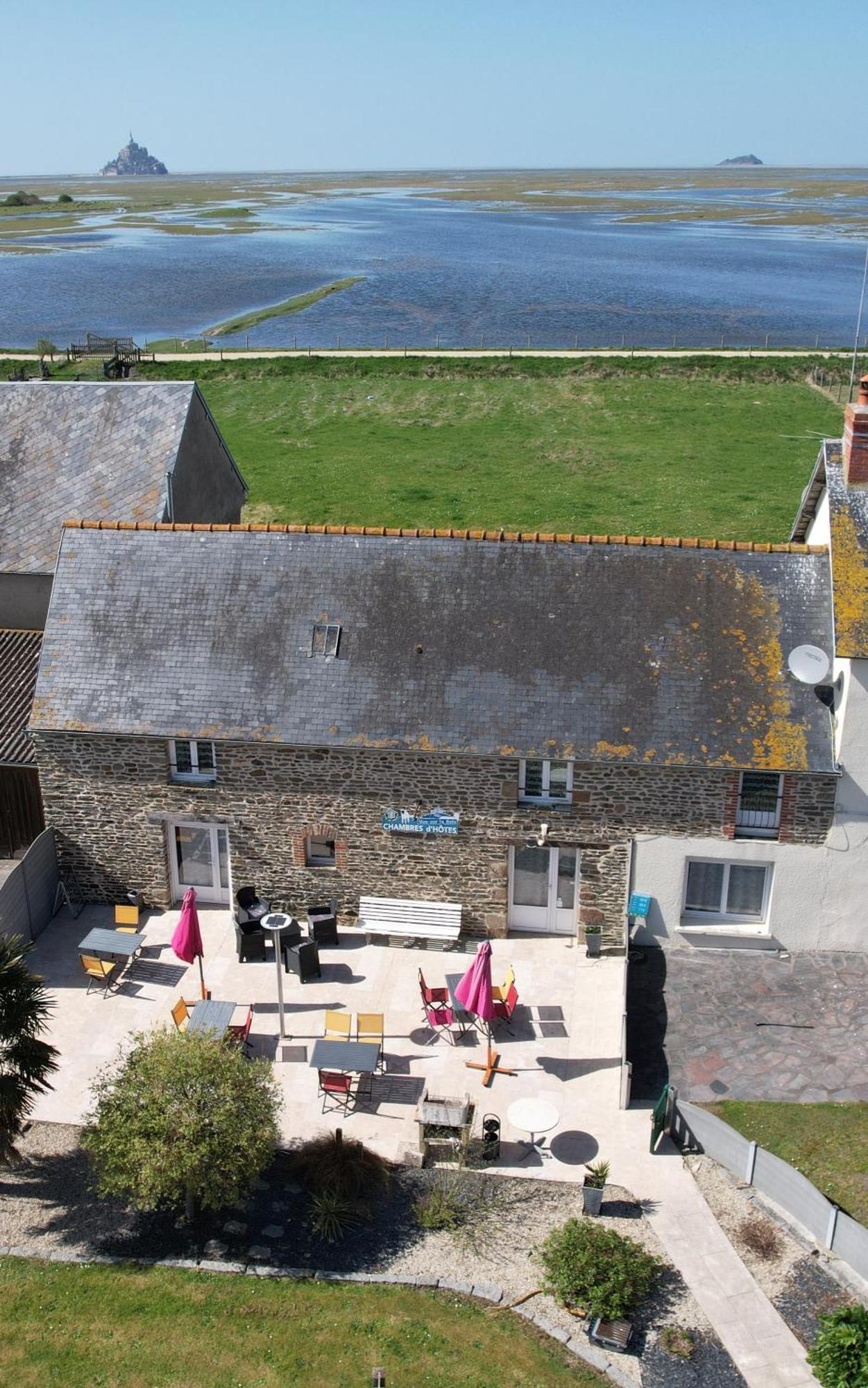 Les Pres-Sales Bed & Breakfast Courtils Exterior photo